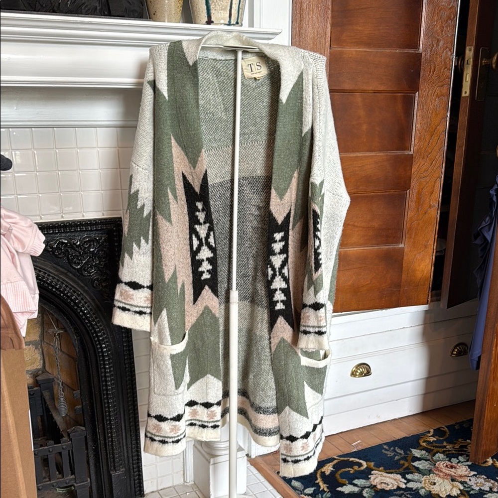 Twine and String Women's Green and Cream long‎ cardigan- worn about 5 times